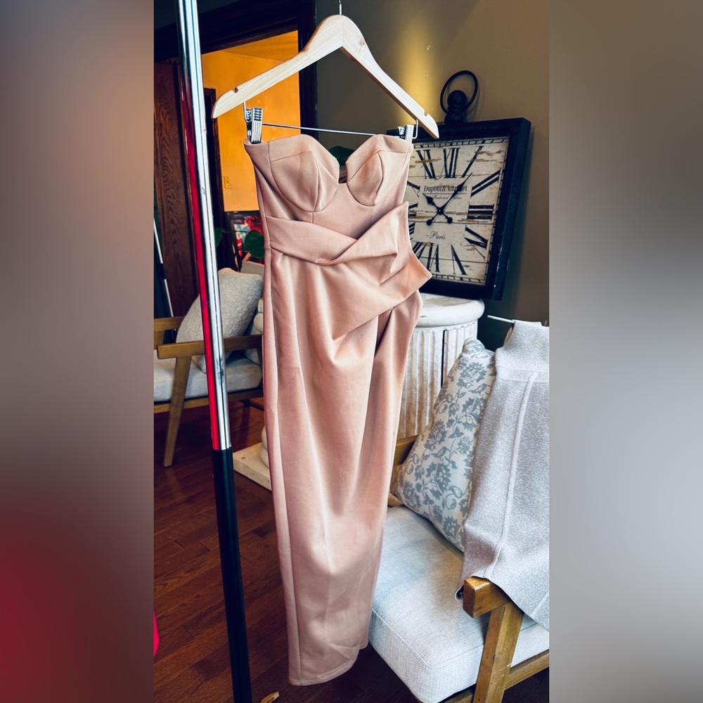 Chic Strapless Nude Dress